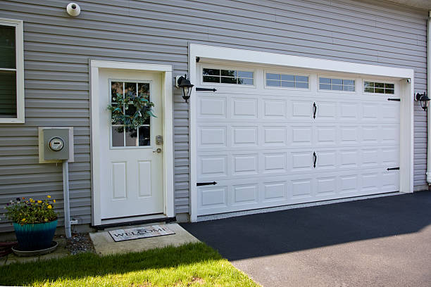 24/7 Emergency Garage Door Panel Replacement experts in Williamsburg, OH